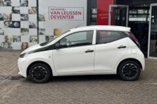Toyota Aygo (2018) thumbnail 4