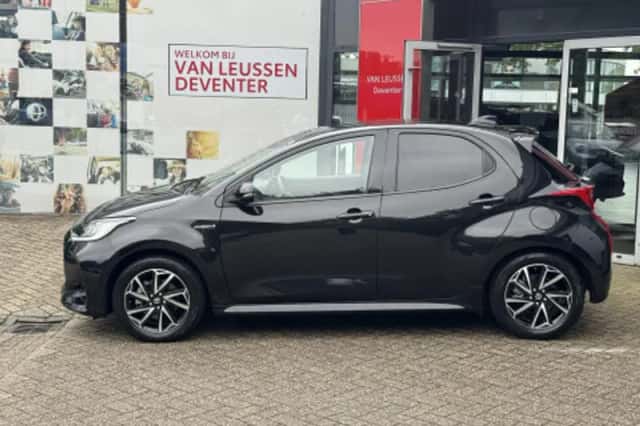 Toyota Yaris (2021) thumbnail 2