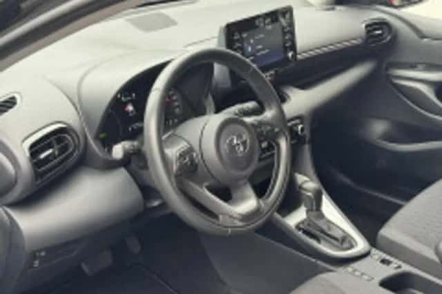 Toyota Yaris (2021) thumbnail 3