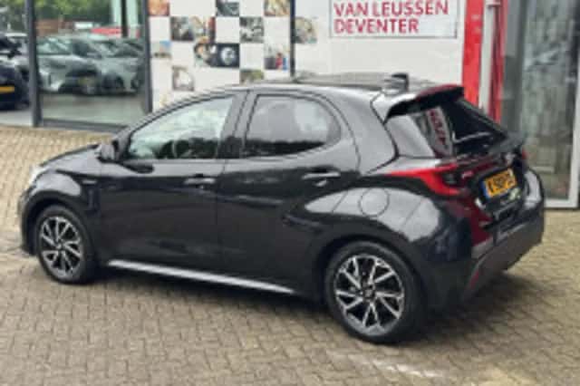 Toyota Yaris (2021) thumbnail 4