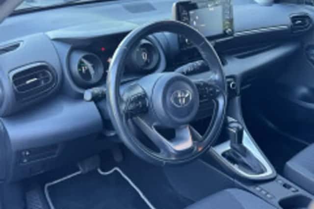 Toyota Yaris (2021) thumbnail 3