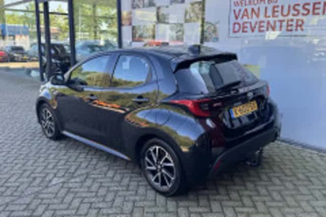 Toyota Yaris (2021) thumbnail 4