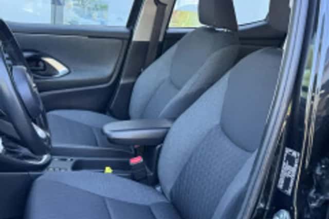 Toyota Yaris (2021) thumbnail 5