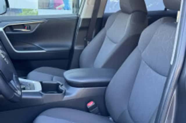 Toyota RAV4 (2024) thumbnail 5