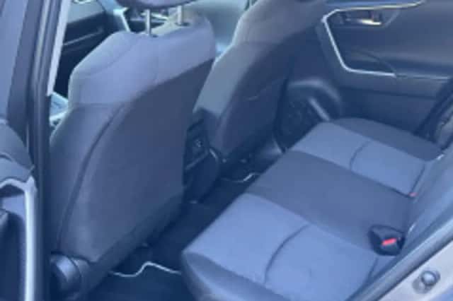 Toyota RAV4 (2024) thumbnail 6