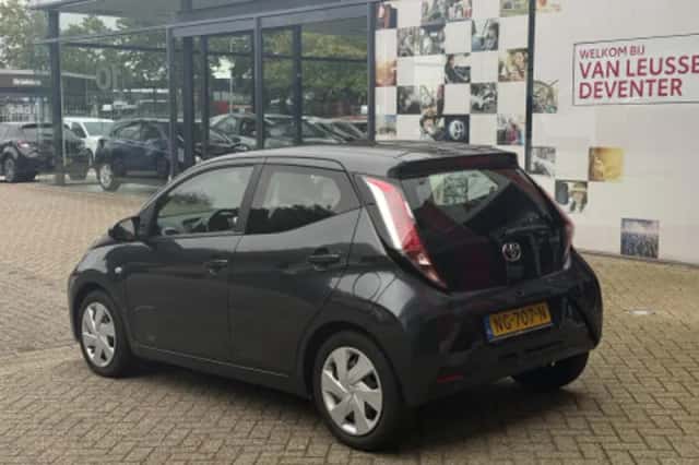 Toyota Aygo (2017) thumbnail 2