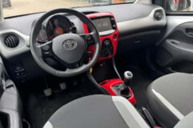 Toyota Aygo (2015) thumbnail 1