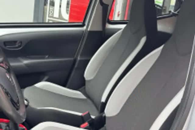 Toyota Aygo (2015) thumbnail 2