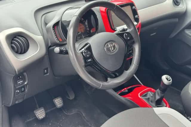 Toyota Aygo (2015) thumbnail 5