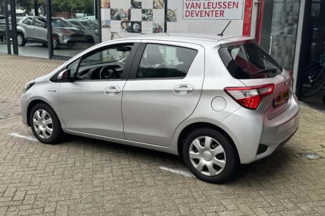 Toyota Yaris (2020) thumbnail 4