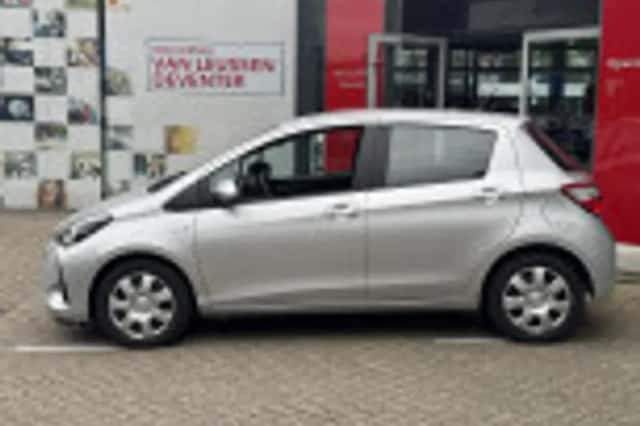 Toyota Yaris (2020) thumbnail 6