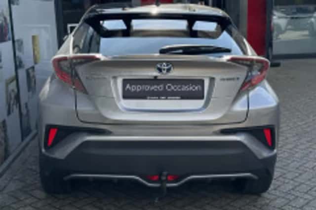 Toyota C-HR (2017) thumbnail 3