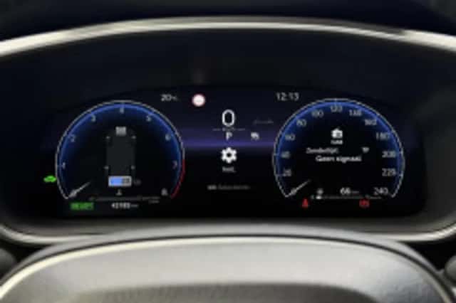 Toyota Corolla Cross (2023) thumbnail 6