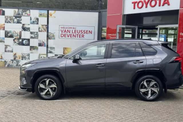 Toyota RAV4 (2023) thumbnail 2