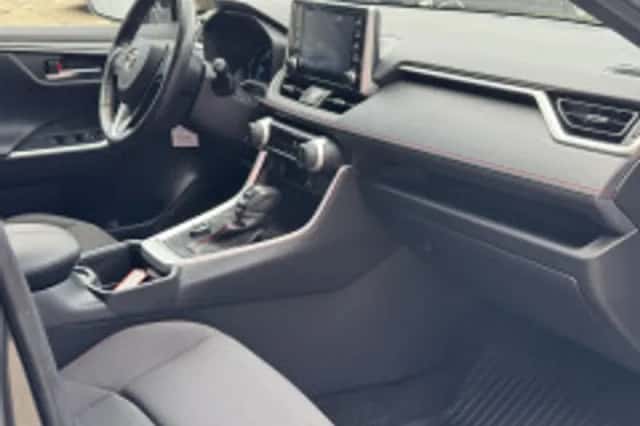 Toyota RAV4 (2023) thumbnail 3