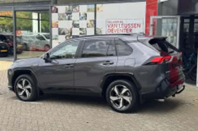 Toyota RAV4 (2023) thumbnail 4