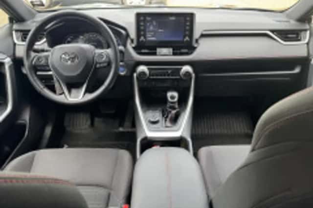 Toyota RAV4 (2023) thumbnail 5