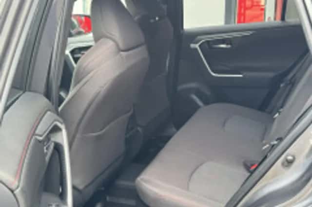 Toyota RAV4 (2023) thumbnail 6