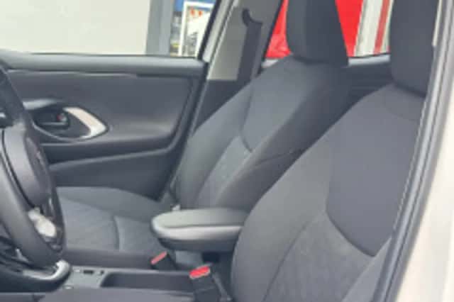 Toyota Yaris (2025) thumbnail 5