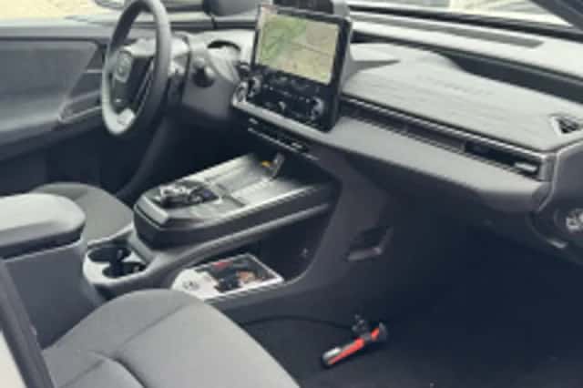 Toyota C-HR (2026) thumbnail 3