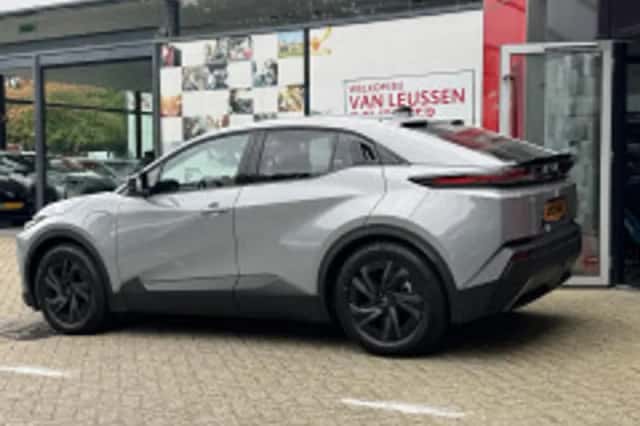 Toyota C-HR (2026) thumbnail 5