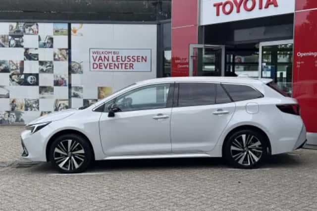 Toyota Corolla (2025) thumbnail 2