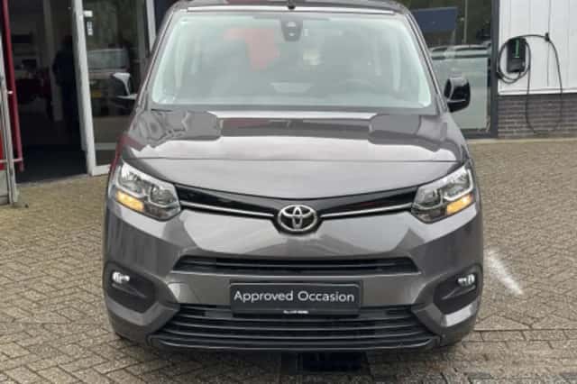 Toyota ProAce City Verso (2023) thumbnail 2