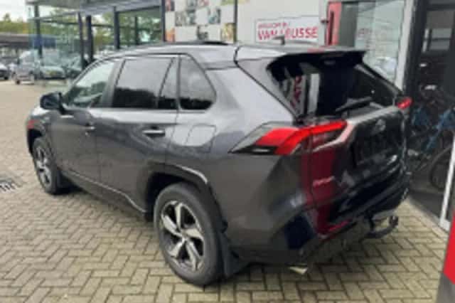 Toyota RAV4 (2021) thumbnail 4