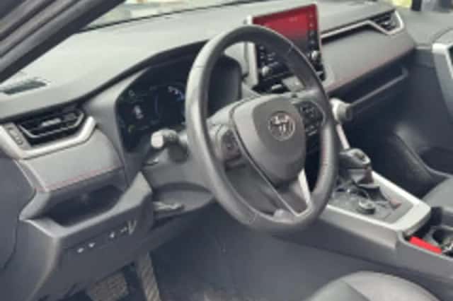 Toyota RAV4 (2021) thumbnail 5