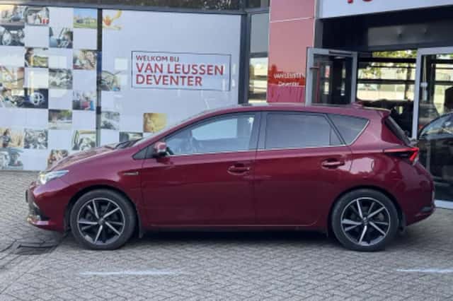 Toyota Auris (2017) thumbnail 2