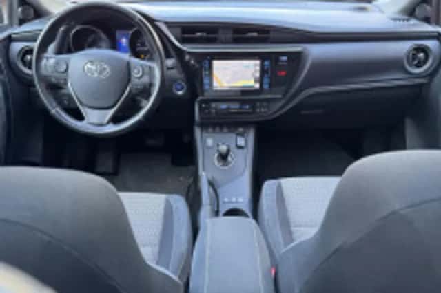 Toyota Auris (2017) thumbnail 3