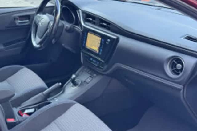 Toyota Auris (2017) thumbnail 5