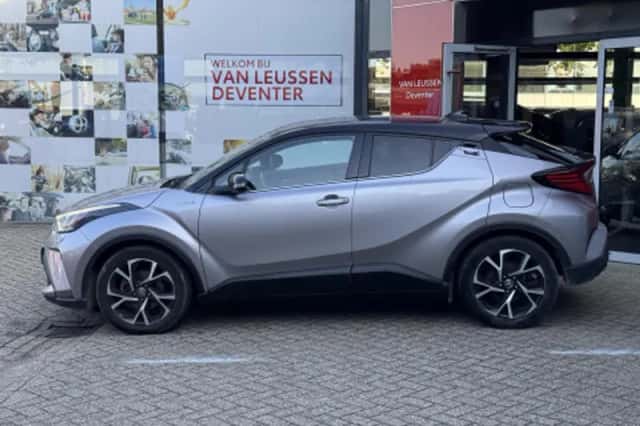 Toyota C-HR (2020) thumbnail 2