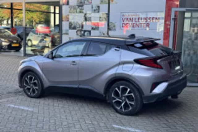 Toyota C-HR (2020) thumbnail 4