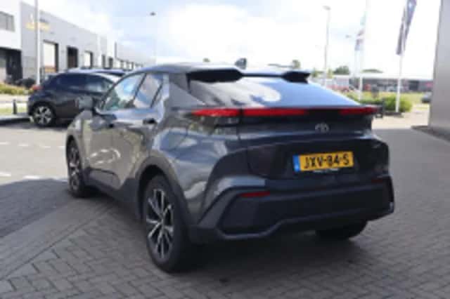 Toyota C-HR (2024) thumbnail 3