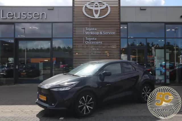 Toyota C-HR (2025) thumbnail 1
