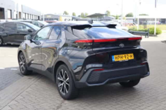 Toyota C-HR (2025) thumbnail 3