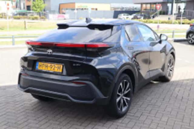 Toyota C-HR (2025) thumbnail 6