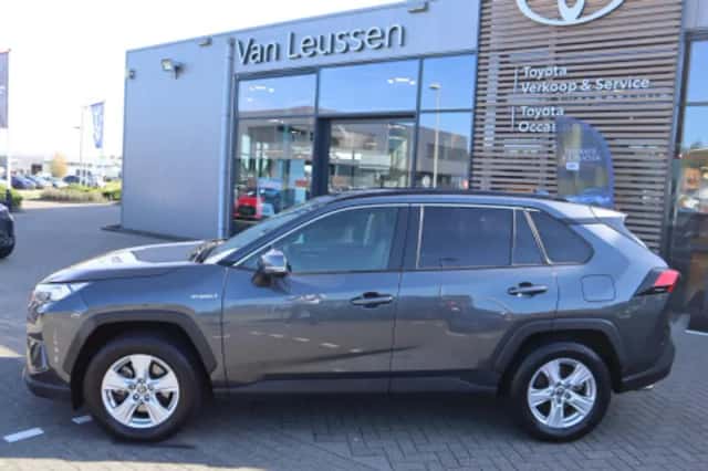 Toyota RAV4 (2021) thumbnail 2