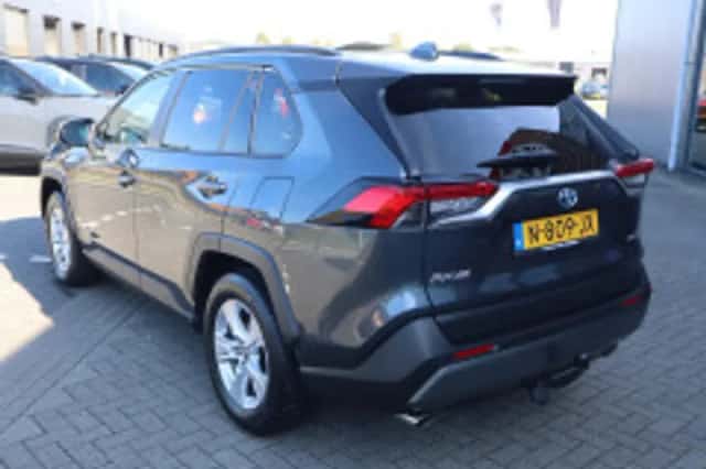 Toyota RAV4 (2021) thumbnail 3