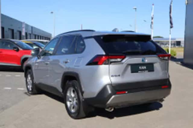 Toyota RAV4 (2024) thumbnail 3