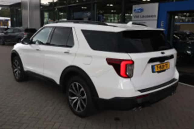 Ford Explorer (2021) thumbnail 3
