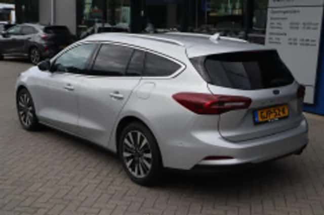 Ford Focus (2022) thumbnail 3