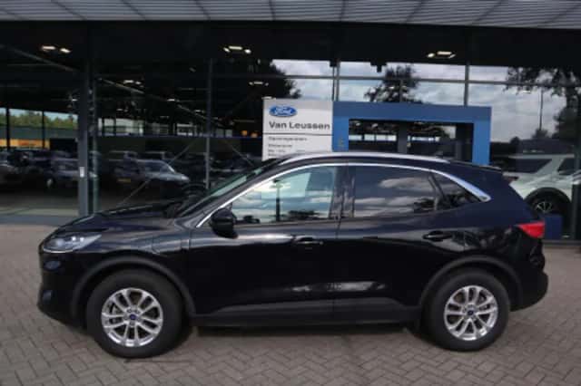 Ford Kuga (2022) thumbnail 2