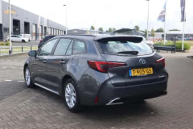 Toyota Corolla (2023) thumbnail 3