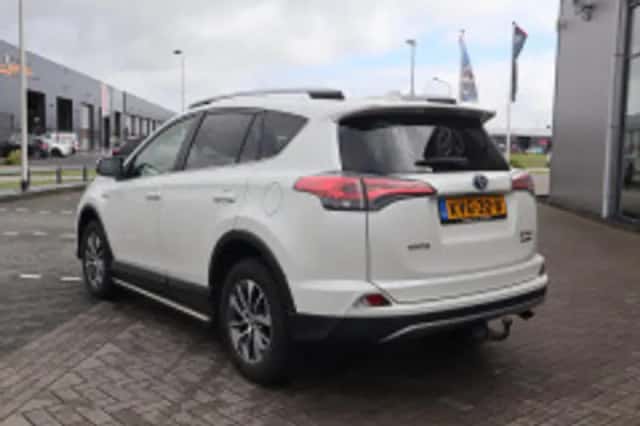 Toyota RAV4 (2018) thumbnail 3