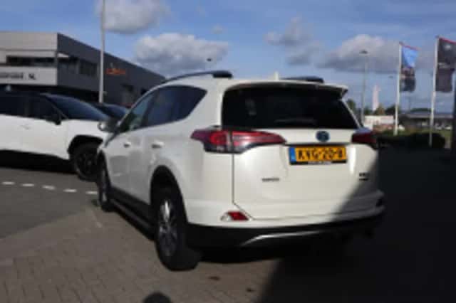 Toyota RAV4 (2018) thumbnail 3