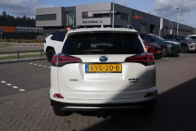 Toyota RAV4 (2018) thumbnail 4