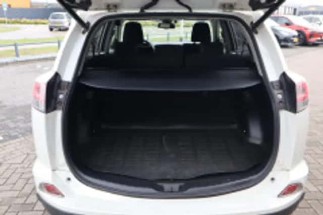 Toyota RAV4 (2018) thumbnail 6