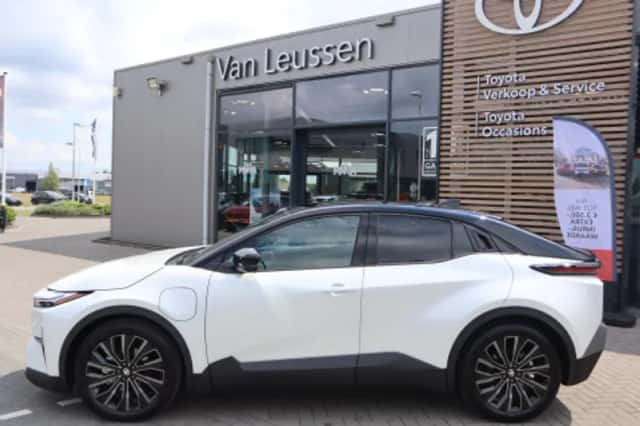 Toyota C-HR (2026) thumbnail 2